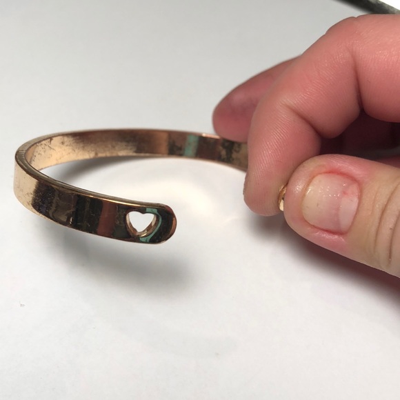 Choose Kindness Gold Colored Bracelet - Picture 4 of 4